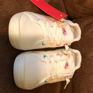 New white Roxy sneakers. Size 5